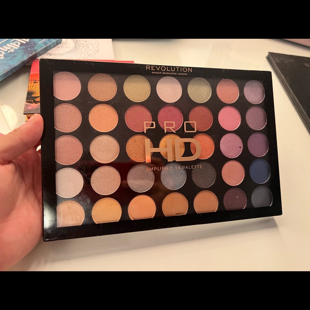 35 color eyeshadow palette